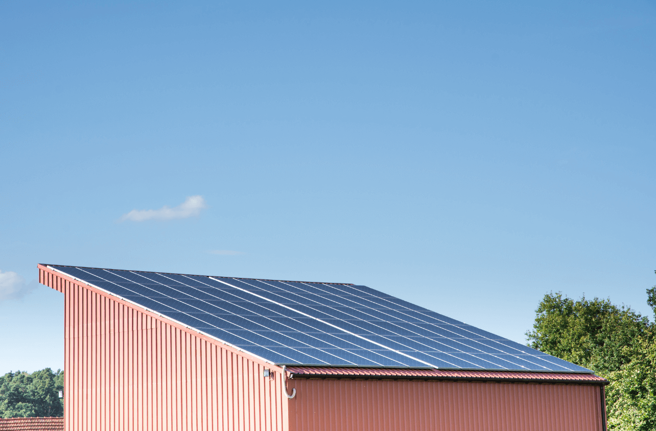 Panneau solaire en hangar, panneaux solaires, toit, photovoltaïque, système solaire
